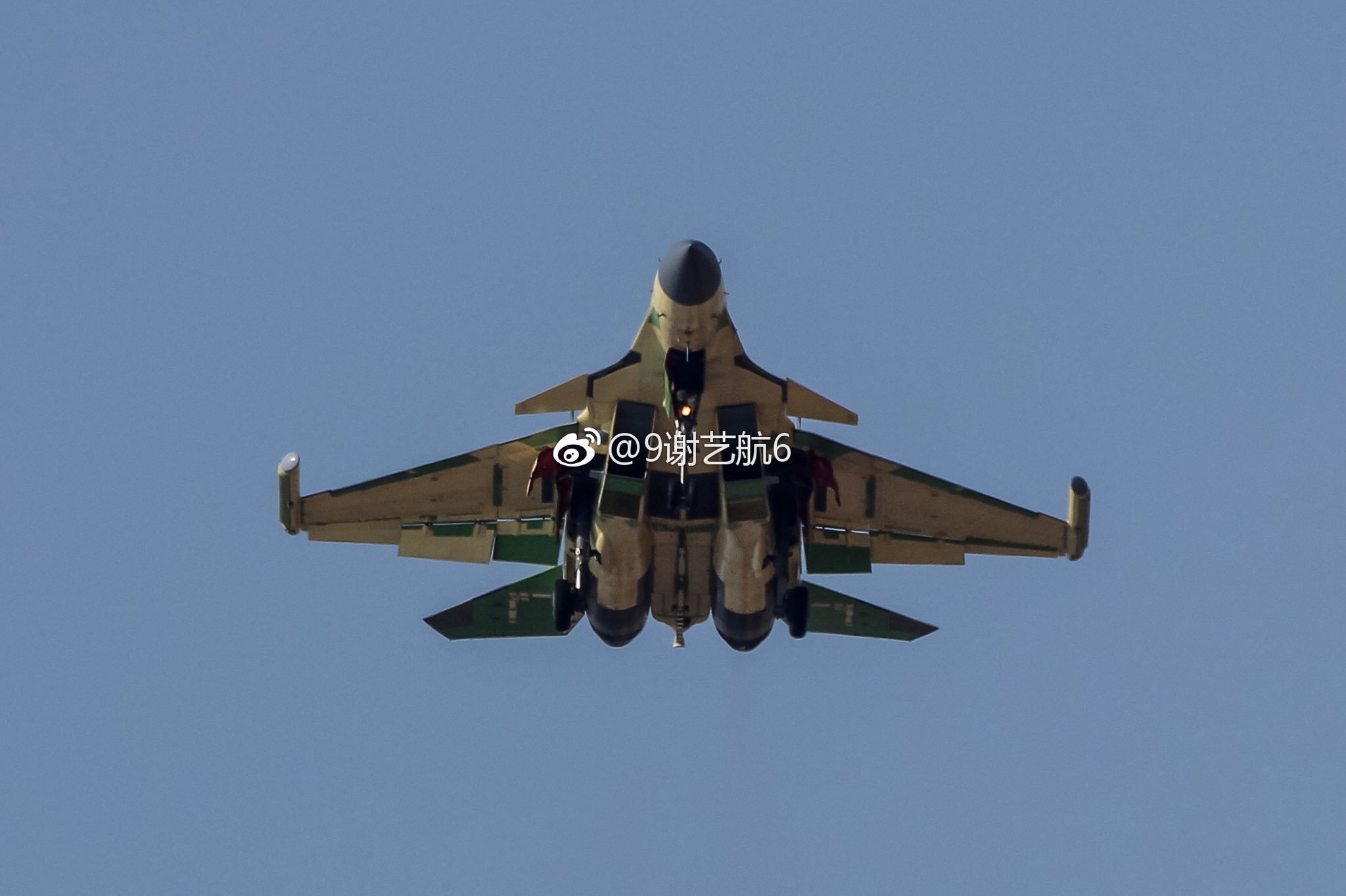 DdUvwOYVAAAvYWa.jpg:large