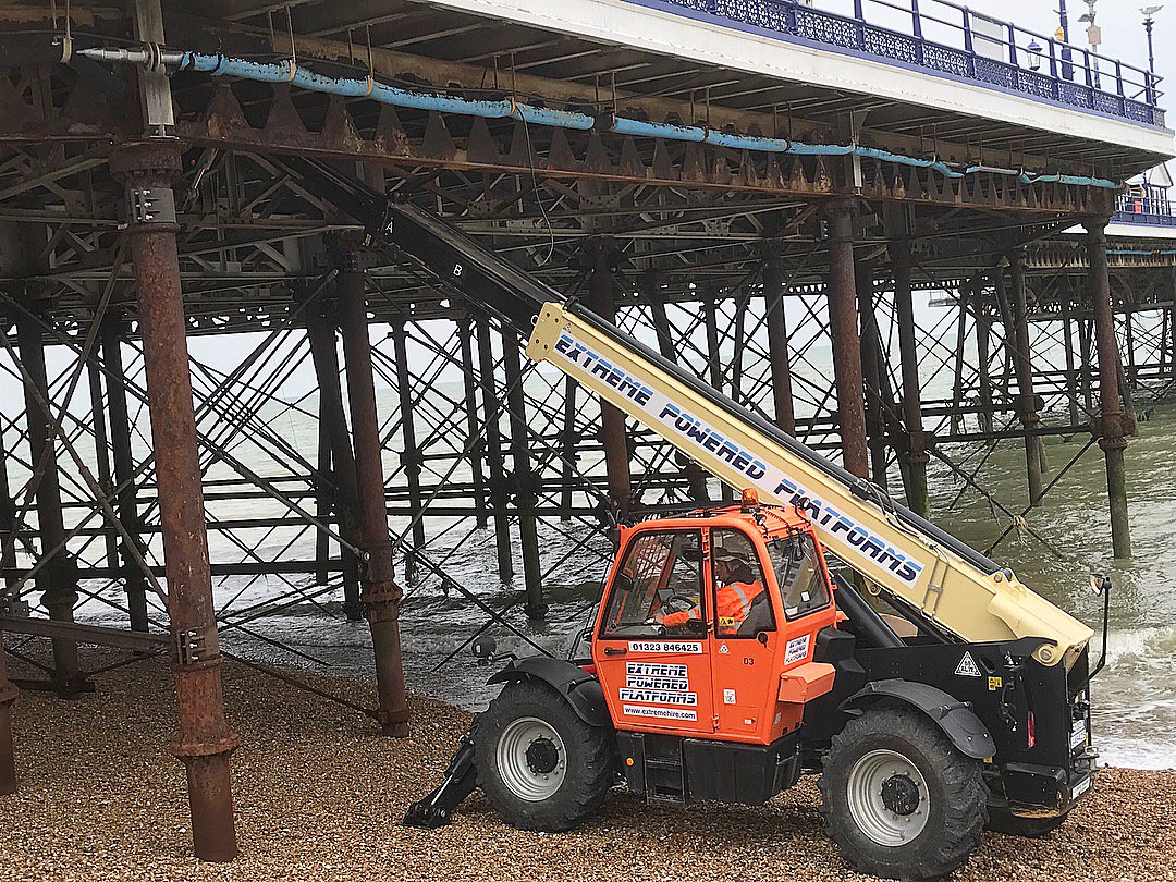 ExtremePPltd's tweet photo. Extreme telehandler helping to repair @EastbournePier 👍🏼 #eastbourne #accesshire #telehandler https://t.co/aKMhrVfr31