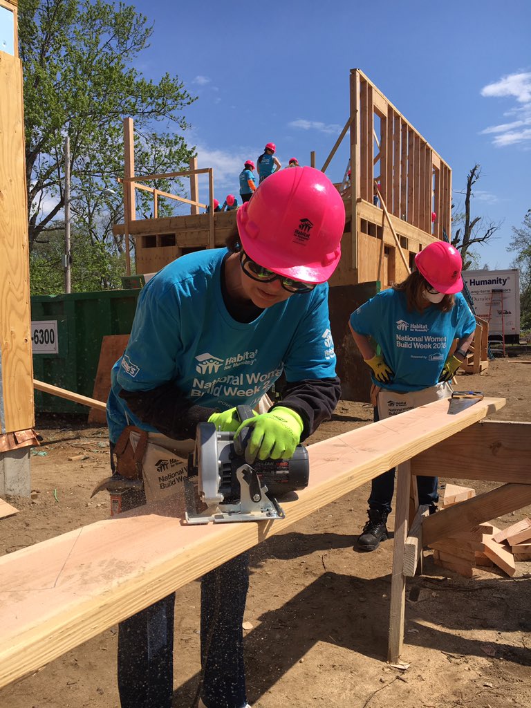 nysdotli's tweet photo. Last weekend, women from @NYSDOT #LongIsland took part in #NationalWomenBuildWeek with @HabitatSuffolk. These volunteers worked hard building a home in #BayShore. #NWBW #MakingADifference https://t.co/mT4bPWEkOQ