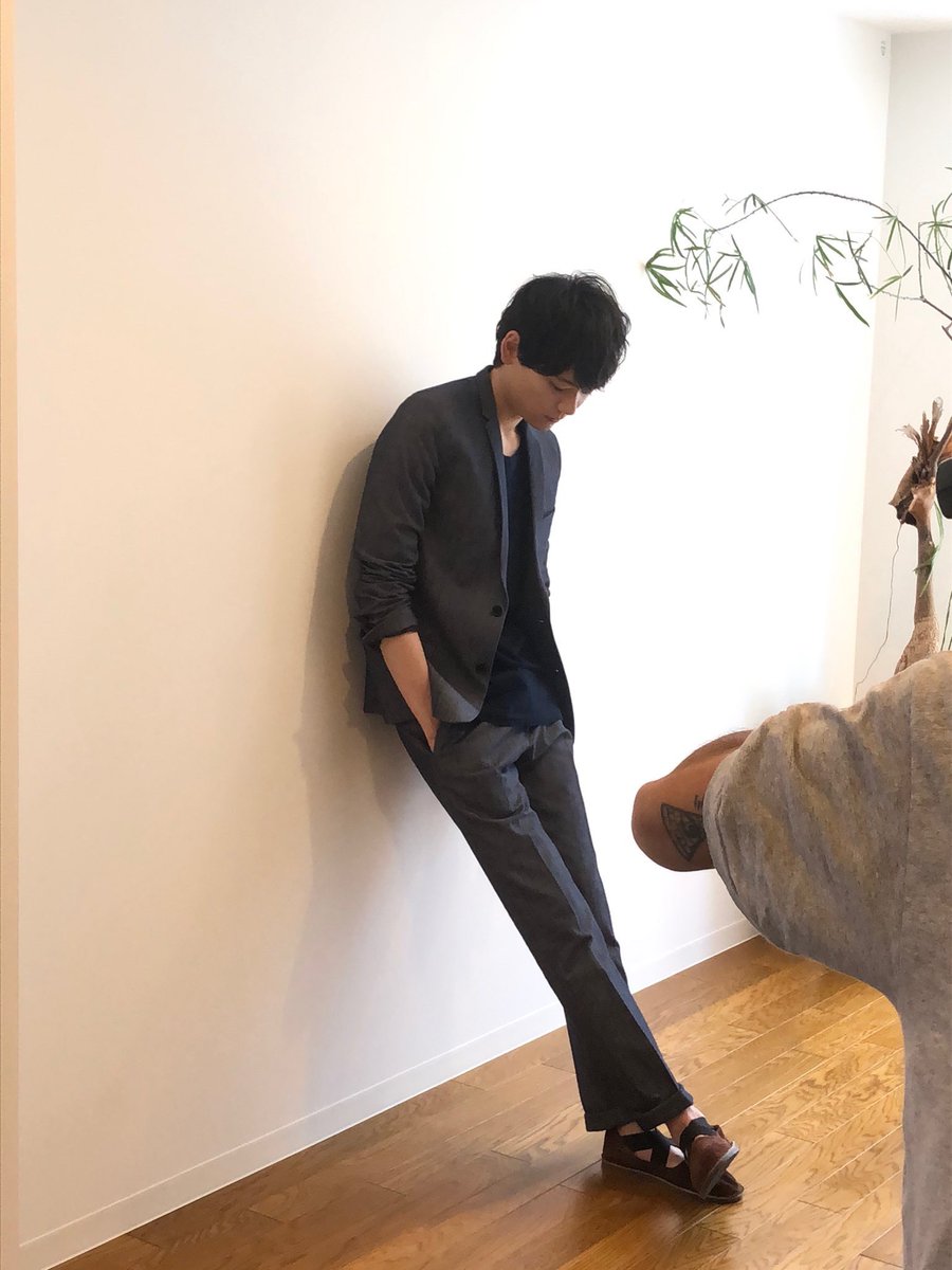 ゆずゆきた たまに浮上 このツイートの写真が好きで壁紙にしようと思ったら 文字が被っちゃう 加工しようとして サラッとできず苦戦 そろそろやめないと 我が家は今 朝です 古川雄輝