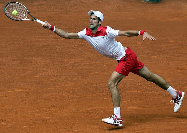 goitiatenis's tweet photo. Con autoridad: Djokovic volvió a mostrarse en muy buen nivel, como en el debut, al superar a Basilashvili por 6-4 y 6-2 y llegar a los octavos en Roma, donde consiguió 4 títulos. El serbio juega el jueves con Ramos, en busca de su 1º boleto a cuartos sobre 7 torneos en este año https://t.co/VLYq5Y0fU5