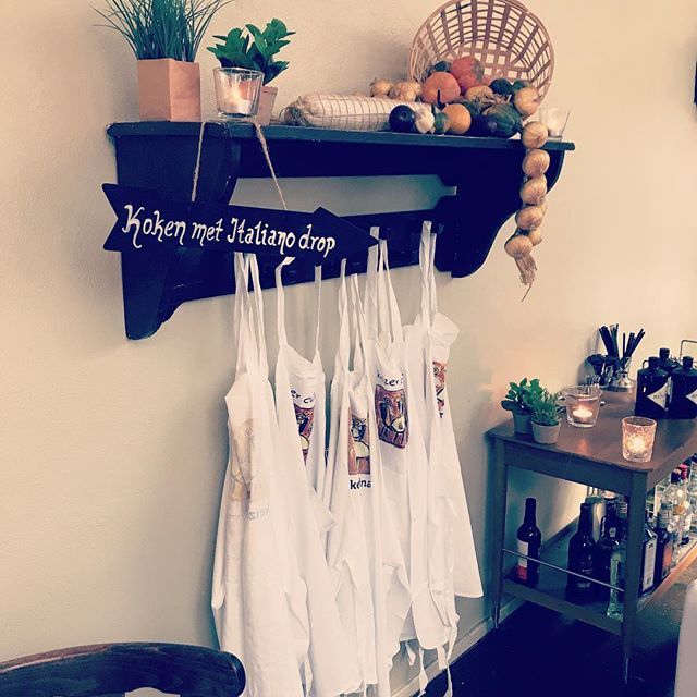 brndstf's tweet photo. Vandaag een inspirerende kookworkshop met @italiano.drop Benieuwd!! #kokenmetitalianodrop #italianodrop #kookworkshop #drop #cookingtime #brndstf https://t.co/PQbOb6su8Y https://t.co/Z0xmfQZerv