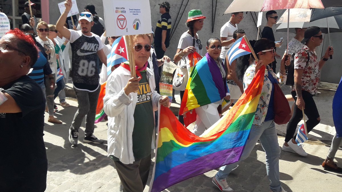AdelanteCuba's tweet photo. Son Lesbianas Gays, Bisexuales y Transexuales... son personas. #NoAlaHomofobia #SocialismoSíHomofobiaNo

RT @yamyle: #CubanosConDerechos #DDHHCuba #EstoEsCuba Comunidad LGTB en #Camagüey #Cuba marcha libremente vs homofobia #EPU @chamberohoy @manolitoweb https://t.co/sTFnmQDvWL