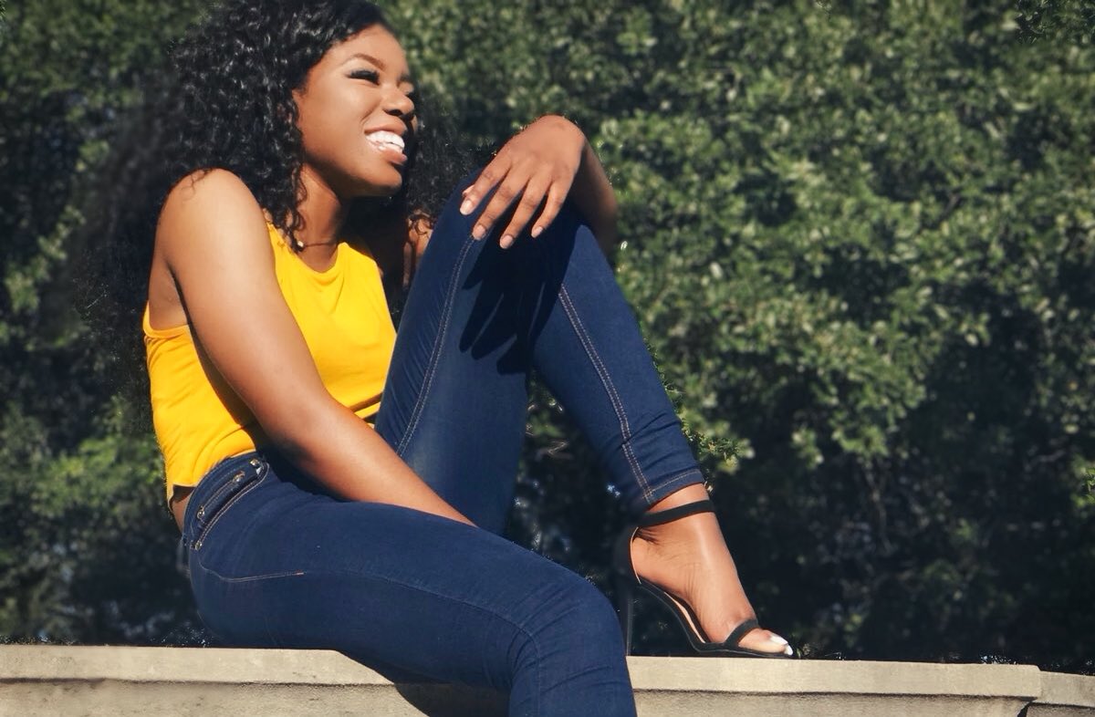 momo_mater's tweet photo. Sweet like honey🍯
Dripping in gold✨
#UT20 #BlackWomenInYellow https://t.co/gYUA6vhdvw
