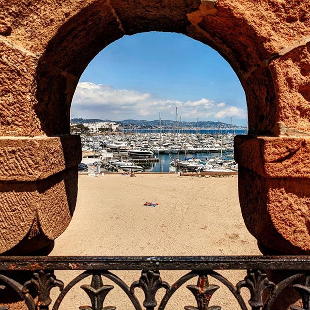 michael_backes's tweet photo. Beach for one. 😉

#latergram #may2018 #chateaudelanapoule #mandelieulanapoule #plageduchateau #travellust #secretplaces #zuidfrankrijk #travelling #südfrankreich #côtedazur #wanderlusters #beachlife https://t.co/fzd9kr9Rxo