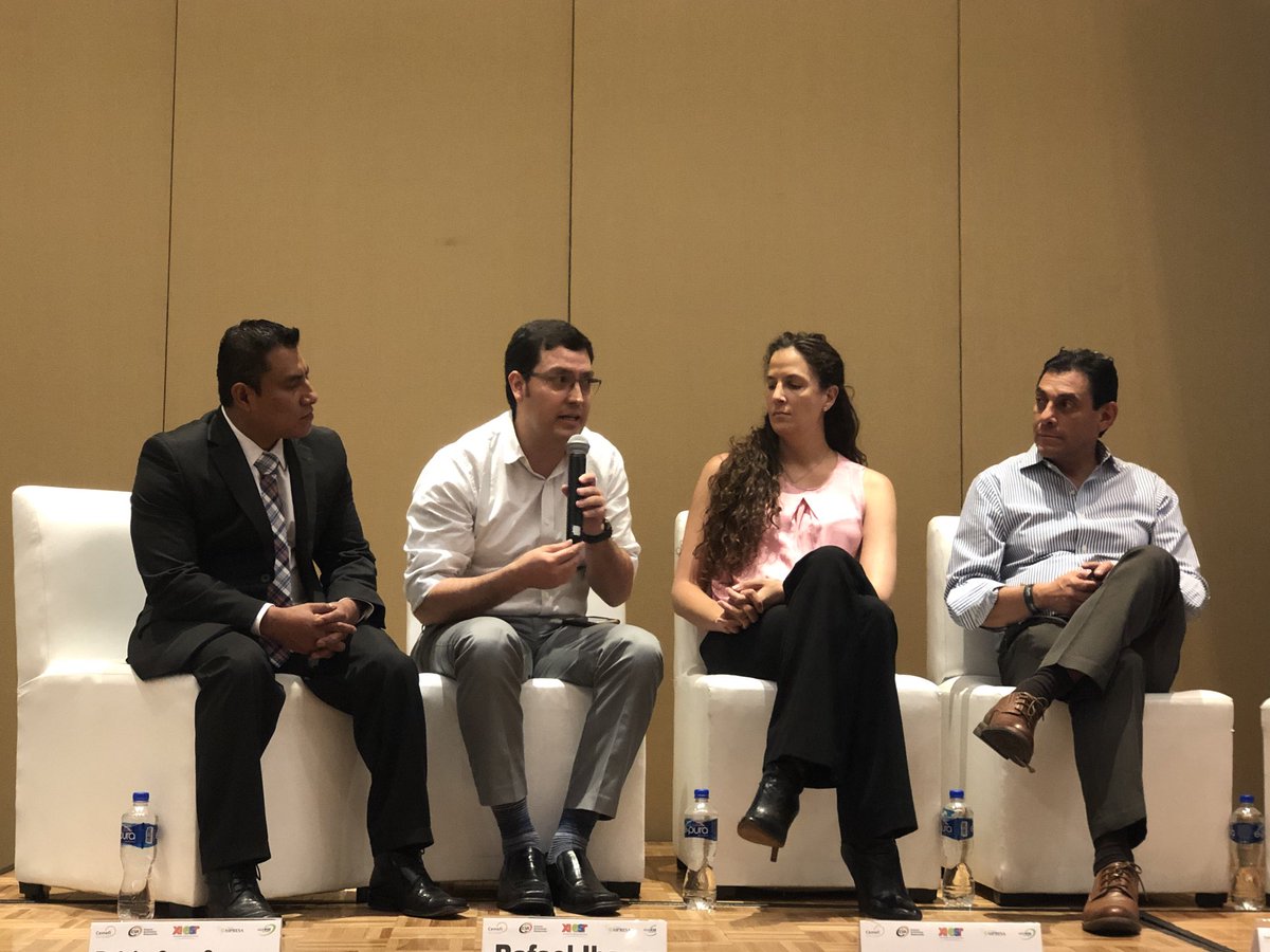 colectivoacci0n's tweet photo. “Nos percibimos como víctimas pero no nos asumimos como victimarios” comentó @RAFNAI1 de @MUCD en el marco del XI Encuentro Latinoamericano de Empresas Socialmente Responsables. https://t.co/yhdc2tUQAU