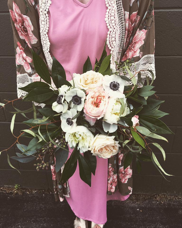 Wednesday Vibes. #bridalbouquet #weddingseason #gardenstyle #gardenroses #peonies