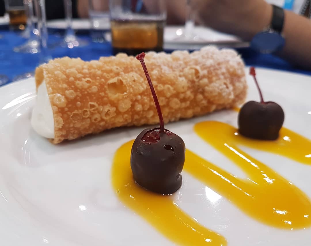BelmaresO's tweet image. #PornFood🤓 LeTamale, LeCarne, LePostre
#CellPic #porn #food #instapic #igerscdmx
#bread #butter #wine #desert
