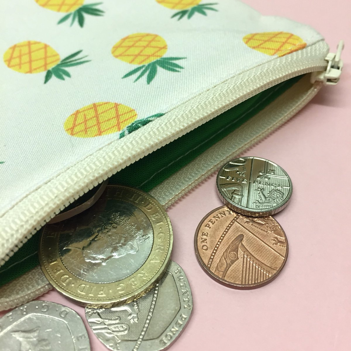 meeliemoon's tweet photo. #handmadehour #cornwallhour #devonhour busy making these sweet coin purses, clip on barrel purses and coin purses, great for pocket money and change #coinpurse #purse #coins #moneypouch #madeincornwall #meeliemoon #madeincornwall https://t.co/3qFy0ilr5u