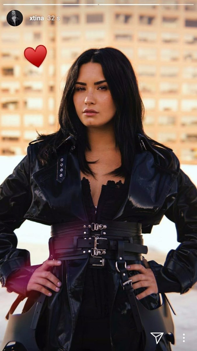 atuladolovato's tweet photo. I'm so grateful, in the first place, for God letting me be here so I can see Demi making one of her biggest dreams come true! I'm also so grateful for @ddlovato never giving up, it inspires me and makes me stronger everyday. Love you Demi #FallInLineOutNow #BuyFallInlineOniTunes https://t.co/8GChBl5gCR