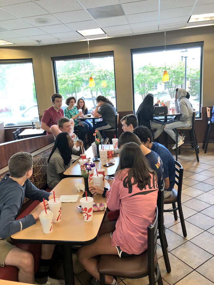 MrsALHouchins's tweet photo. A quick pit stop in Fredericksburg and we are back on the road to the @WorldSeriesofE Competition in DC! Almost there! @KempsAcademy @KempsAcademyINC #EBAproud https://t.co/jNKuvLs1sI