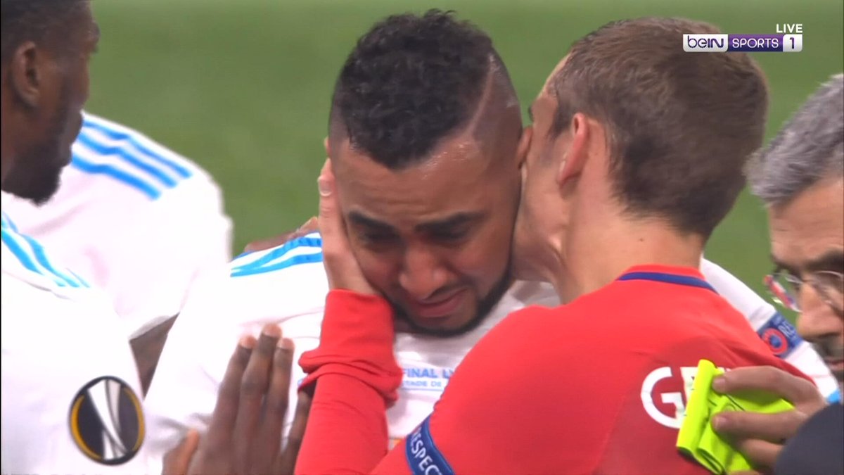 codefootballau's tweet photo. Heartbreak for Dimitri Payet.
The skipper in tears as he makes his way down the tunnel in the Europa League final.
How brutal our game can be.
#MARATM #EuropaLeagueFinal https://t.co/DECi5jurJi