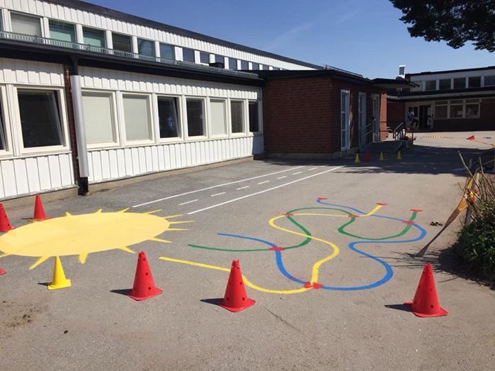 Vårt rörelsefokus fortsätter... Kolla in nya rörelsebanan på skolgården 😃 <a href="/bodals_skola/">Bodals Skola</a>