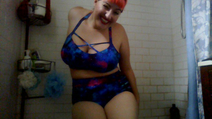 Ok! Taking advantage of the afternoon show to do a bathtime show! Likely the last one! o.O Come relax