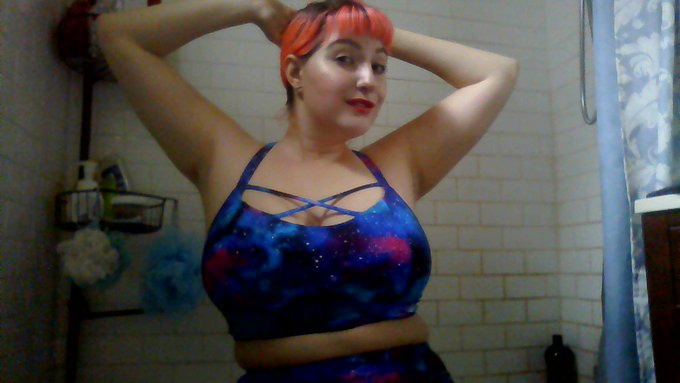 Ok! Taking advantage of the afternoon show to do a bathtime show! Likely the last one! o.O Come relax