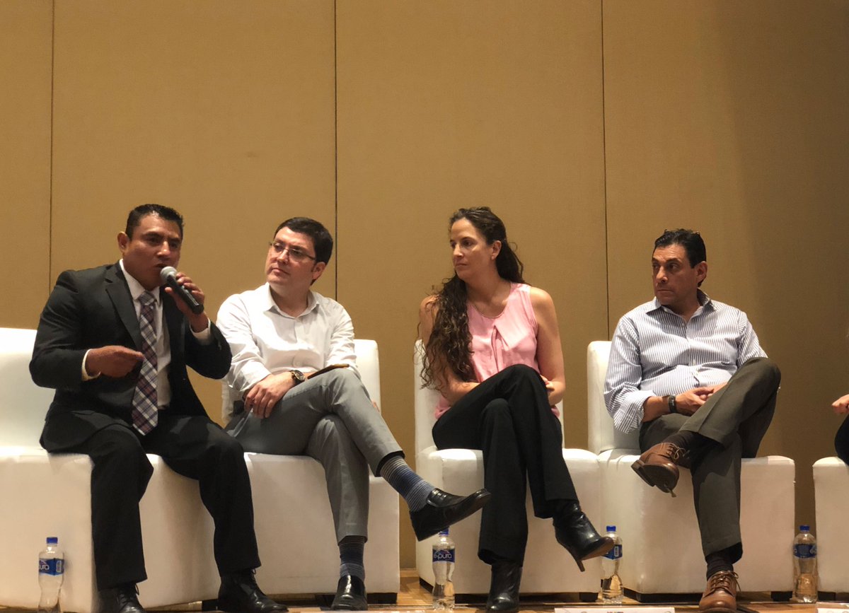 colectivoacci0n's tweet photo. Ruben Cruz Campos representante de la Delegación Miguel Hidalgo habla de la labor en conjunto del @colectivoacci0n y la @delegacionMH en escuelas secundarias de dicha delegación. https://t.co/2f4CmcysgG