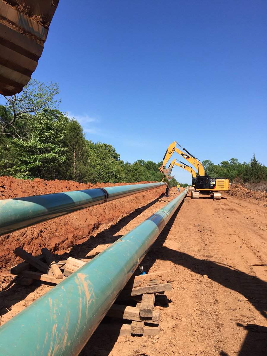 RandRPipeline's tweet photo. @EnableMidstream 👷🏻‍♂️Welty 20” Project🚧! Stringing some pipe and working 👷🏻‍♂️👷🏽‍♂️🎉along! #randrpipeline #WorkersDay https://t.co/afwsEwayc5