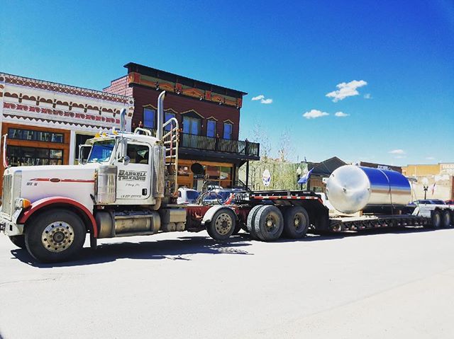 philipsburgbrew's tweet photo. It’s a beautiful day for some new stainless. We picked this puppy up from @kettlehouse and it’s going to be home to LOTS of Razzu! Which you should see in 4 packs veerrrry soon. We just need to get this tank upright and fill it 🤔🍻#NewShinyThings #Whe… https://t.co/ESFZkIlDdd https://t.co/p35Kx53DB7