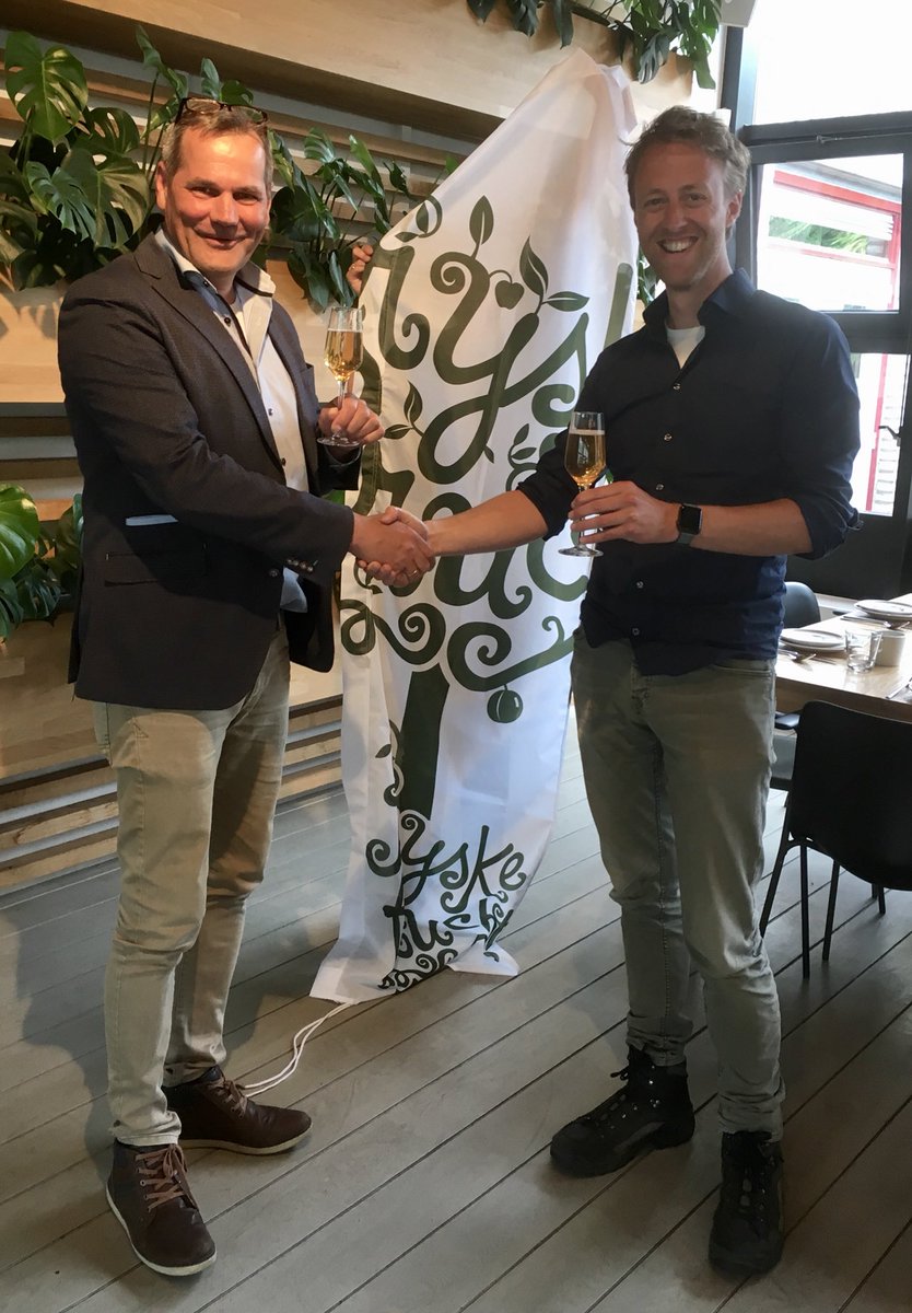 Wat wordt er hier beklonken tussen Fryske Frucht en Grutte Pier Brouwerij..? 🤔 Wordt vervolgd 😉👍🏻