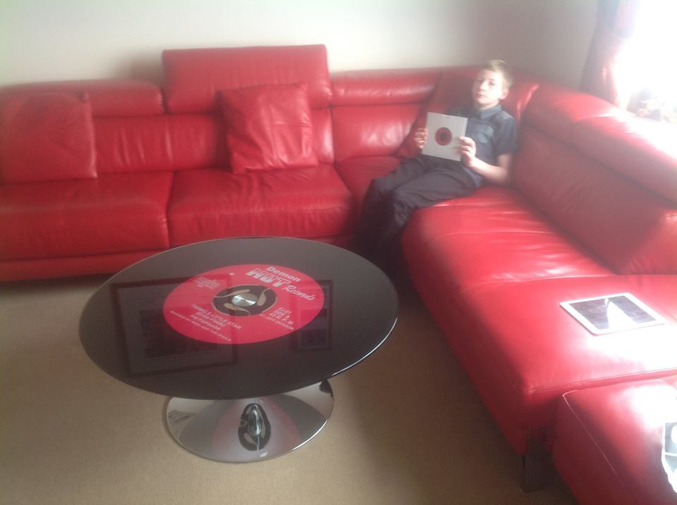 45Tables's tweet photo. The ultimate coffee table.
https://t.co/RKFtmMsC8V
#northernsoul #Vinyl #vinylcollection #VinylArt #mods #coffeetime https://t.co/1p48uHuA4f