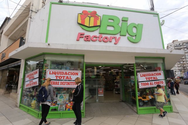 lpsargentina's tweet photo. 💣💥Efecto #FMi
Por la crisis y las mermas en las ventas, cierra sus puertas #BigFactory, una de las jugueterías más conocidas del centro de Paraná en la provincia de Entre Ríos.
#FMI #Crisis #Macrisis #EconomiaAlLimite https://t.co/JtBmx5A6dP