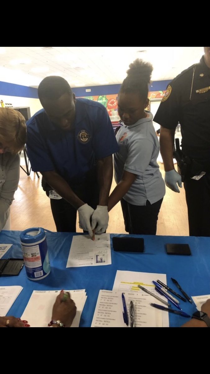 KeepFSUSafe's tweet photo. Lt. Greg Washington with FSUPD assisting other law enforcement partners with Operation ID sponsored by the North Florida Chapter of the National Organization for Black Law Enforcement Executives (NOBLE) - Fingerprinting one child at a time #FSUPD #NOBLE #SeminoleSAFE https://t.co/WmLDcj5rge