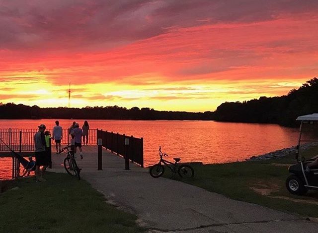 Metro_Atlanta's tweet photo. Summer time is right around the corner, and your livin’ can be easy with these views in @visit_peachtree_city.
.
.
.
#visitmetroatl #metroatlanta 📷: @visit_peachtree_city https://t.co/YfujfL0MhF