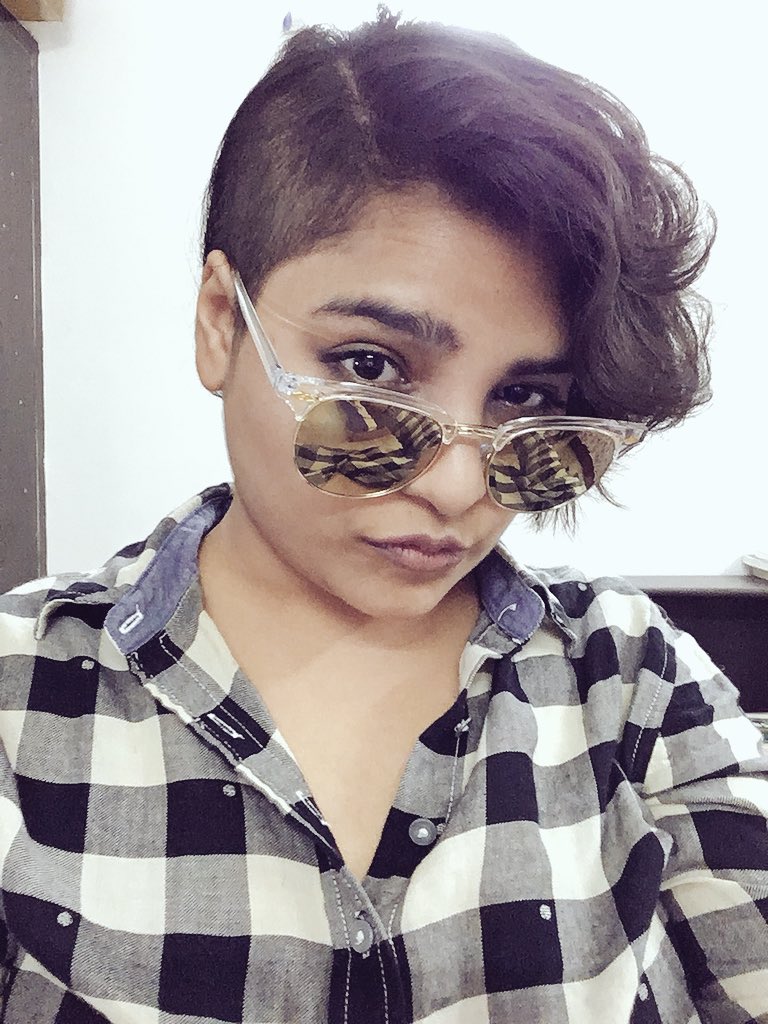 BlurredBiba's tweet photo. I finally got the #undercut #hairstyle done at Looks Salon , New Delhi 🔥 It was so hot so...udaa diya 💇🏻‍♀️💇🏻‍♀️😝😝 I’m loving how slowly I’m taking risks and trying to give less f*** 😇😇 #Life #androgynous #indianyoutuber #smallyoutuber #vlogsoon #pixiecut #shorthair https://t.co/UxfoNOBaWE