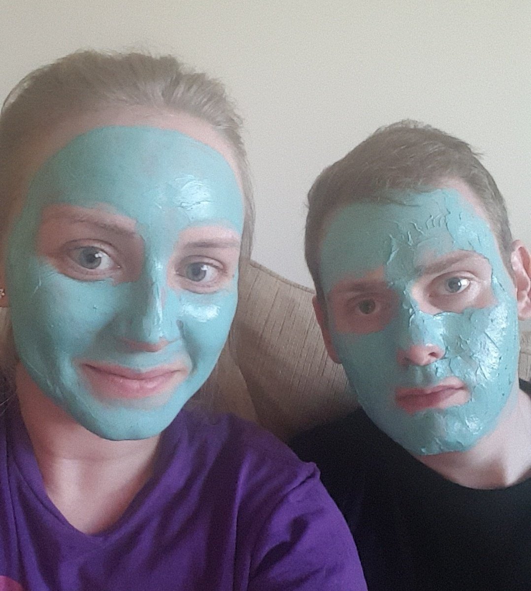 c_asker's tweet photo. Week 1 of @NileMW's Body Bible complete! We are officially in pieces but here's to the next 3 weeks! Time for a relaxing face mask! 💪😂 @Sax6Nick #BodyBible #4WeekShred https://t.co/tfkLTQU9bU