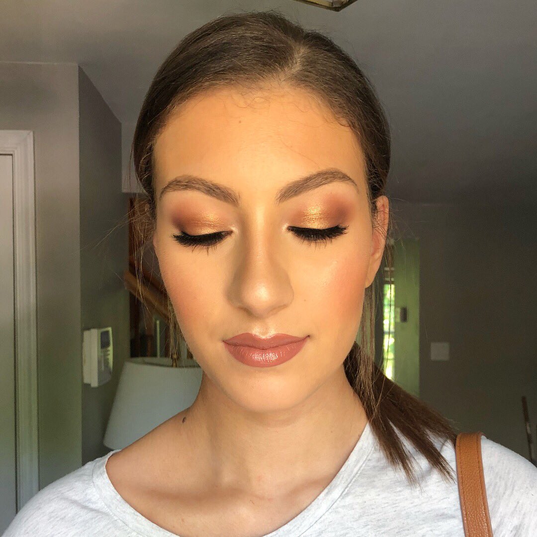 chescababe's tweet photo. #makeupbyfran @ABHcosmetics brow definer in soft brown @MAKEUPFOREVERUS hd in 335 @MorpheBrushes @Jaclynhill palette @tartecosmetics shape tape in the shade medium 🌹🌞 makeupbyfranrz@gmail.com 💛 https://t.co/xoQO73cseB