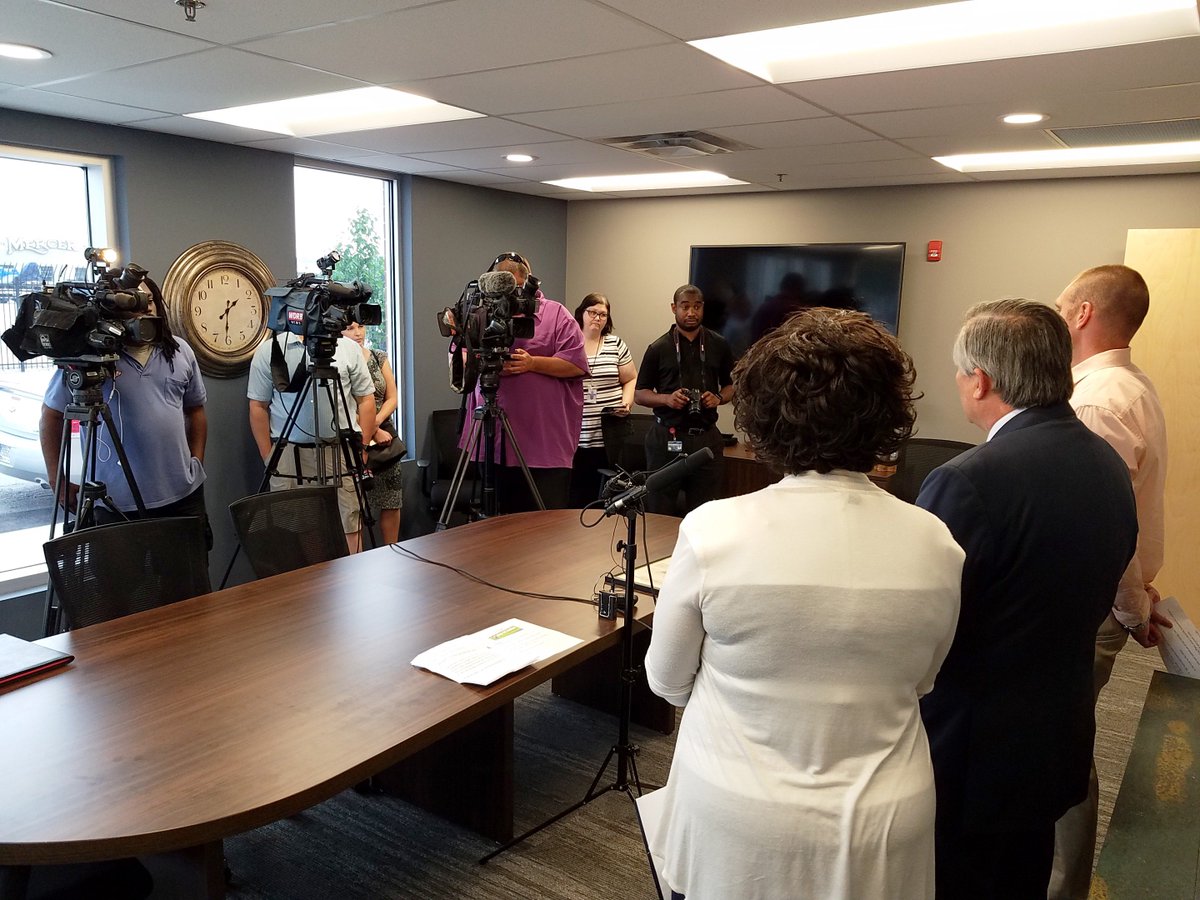 On this #StepUp4MentalHealth Day of Action, pleased to continue efforts to boost awareness of this national initiative to reduce # of ppl w/ mental illnesses in jails w/ Metro Councilwoman Cheri B. Hamilton & @HealingPlace_KY Chairman Jay Davidson. @KACo @NACoTweets @AB_DST_1969