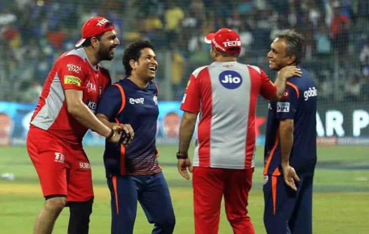 Shubhamdohare9's tweet photo. #YuviIsBack @YUVSTRONG12 @sachin_rt @virendersehwag legends in one frame 😍❤️😘😘 #yuvrajsingh
#yuvi #kxip #IPL2018 #sachin #shewag #legends https://t.co/bS89qnFAOs
