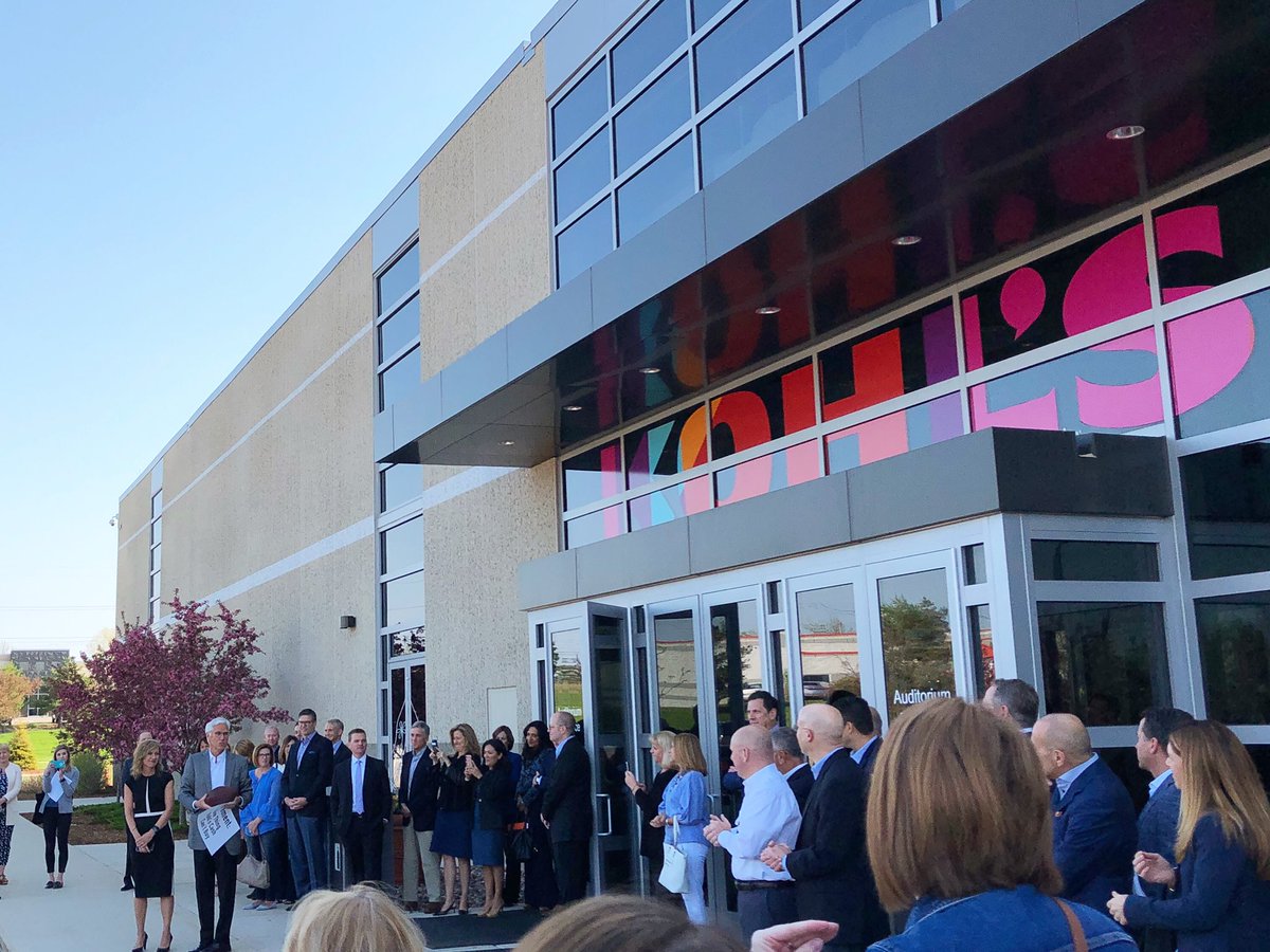 KohlsCampus's tweet photo. Retirement: the one thing Kohl’s Cash can’t buy. Congratulations and thank you, Kevin, on 30 years of hard work and relentless faith in our ability to overcome obstacles and lead extremely fulfilled lives as associates and customers 💜 #LifeAtKohls https://t.co/n6nyhhJDuT