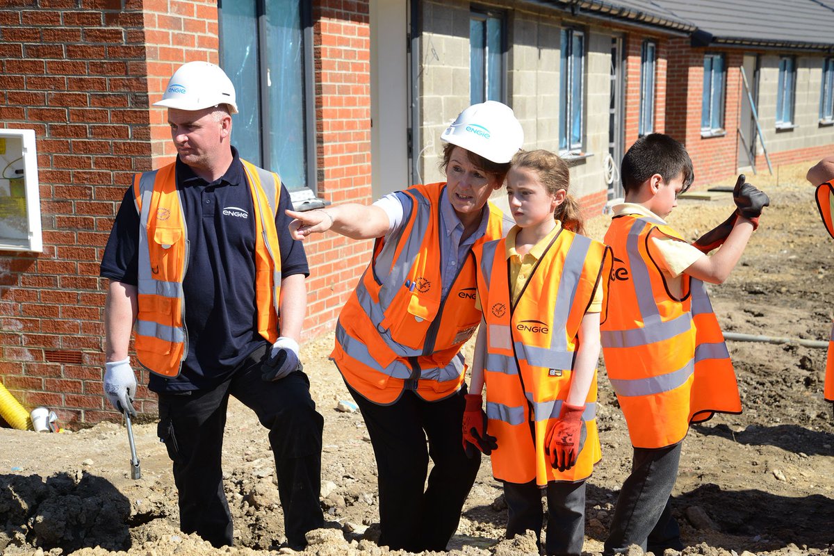 We recently welcomed pupils from Hadrian School on our site with <a href="/LeazesHomes/">Leazes Homes</a> to offer them an opportunity to visit a new housing scheme and teach them about the hidden dangers of a live construction site.
bit.ly/2Ir3tTk