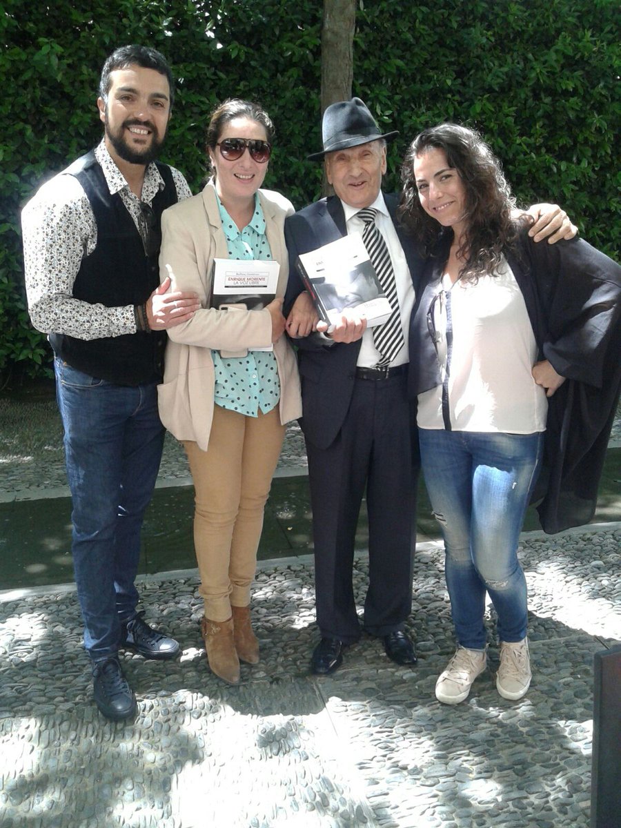Hoy he estado con <a href="/EstrellaMorente/">Estrella Morente</a> en la presentación del libro sobre su padre escrito por Balbino Gutiérrez. A nuestro lado Andrés Varea y la bailaora Carmen González, en el <a href="/mPICASSOm/">Museo Picasso Málaga</a>