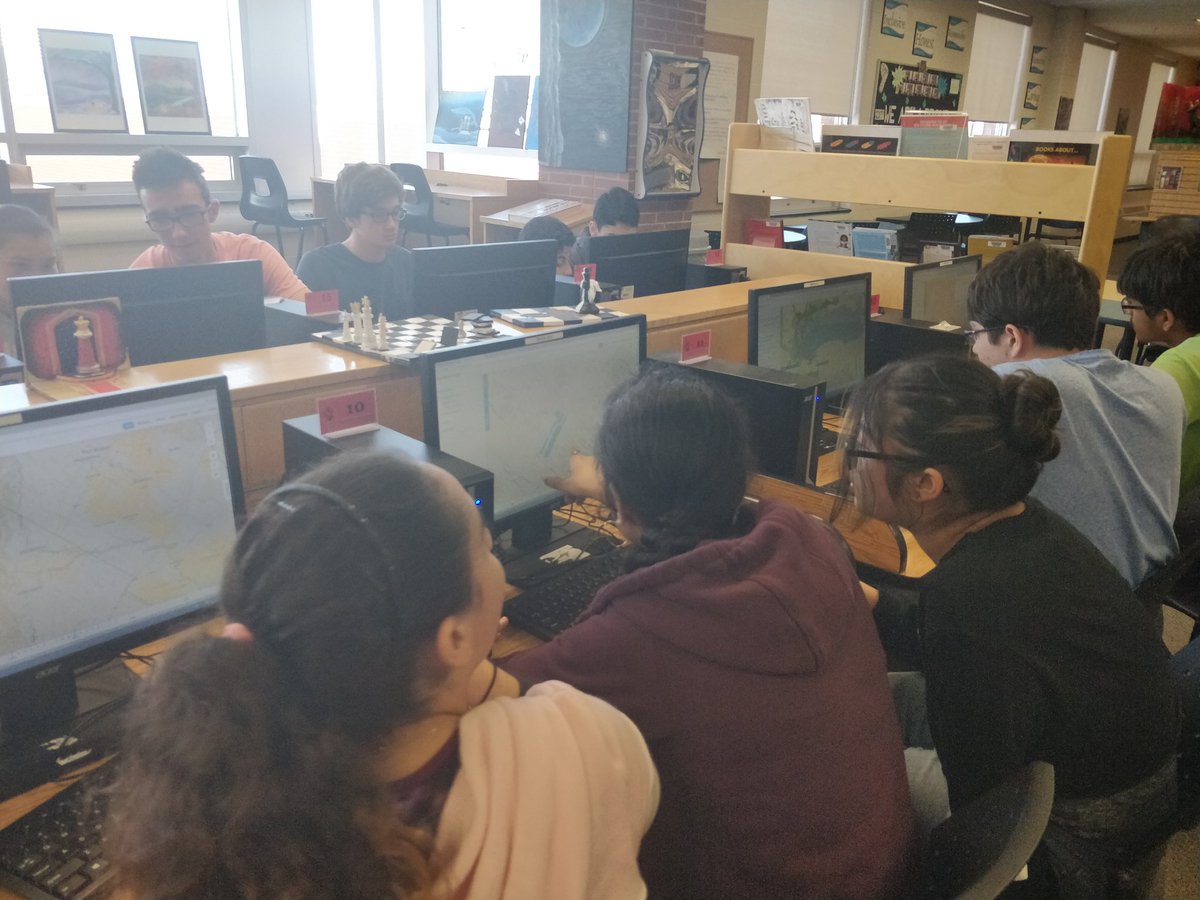 Ms_A_Scott's tweet image. CGC Ss learning how to use neptisgeoweb as part of the @EcoSpark_Env presentation #mapping #skillbuilding #spatialskills #geo #learning #collaborating #greatergoldenhorseshoe @SLSSPeel