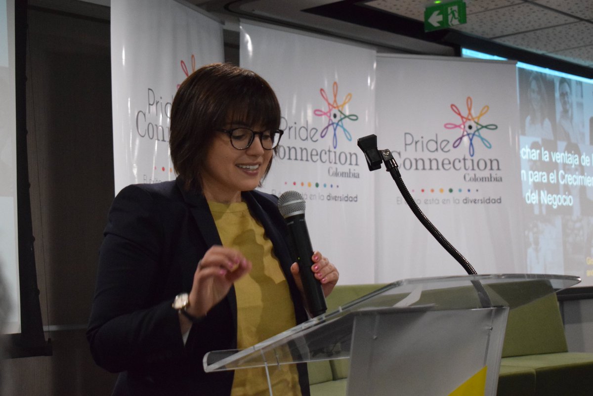 sergiourregoorg's tweet photo. "Podemos ser líderes  en la región  en la defensa de los DD.HH, las empresas  tenemos  que cambiar  al mundo" #PrideConnectionCo #encuentroempresarialprideco  @deenafidas de @HRC https://t.co/5NvMf5cxri