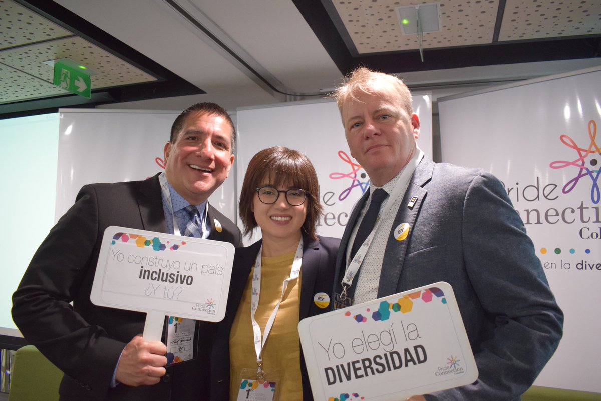 sergiourregoorg's tweet photo. "Podemos ser líderes  en la región  en la defensa de los DD.HH, las empresas  tenemos  que cambiar  al mundo" #PrideConnectionCo #encuentroempresarialprideco  @deenafidas de @HRC https://t.co/5NvMf5cxri