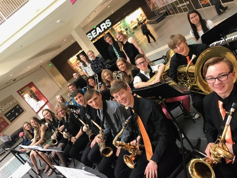 stcharlesschool's tweet photo. HS Jazz Band at the Mall of America! https://t.co/x82zIOt6NP