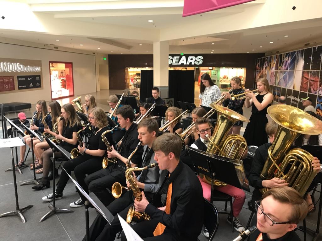 stcharlesschool's tweet photo. HS Jazz Band at the Mall of America! https://t.co/x82zIOt6NP