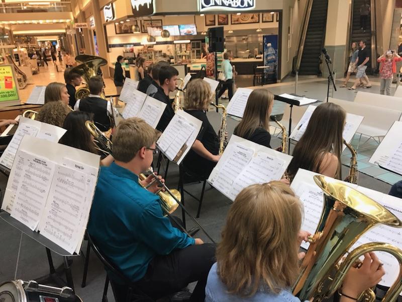 stcharlesschool's tweet photo. HS Jazz Band at the Mall of America! https://t.co/x82zIOt6NP