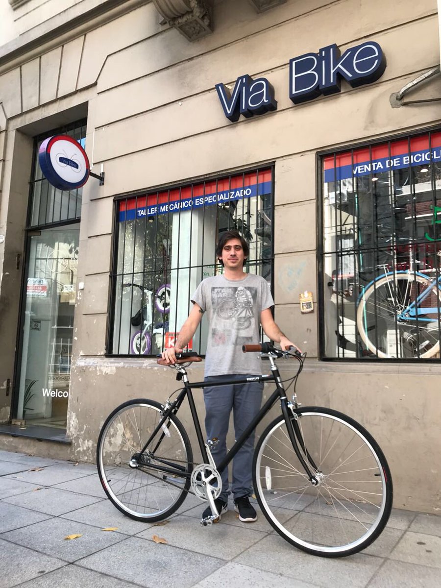 ar_ViaBike's tweet photo. @facugori nos vio en el live de la semana pasada y no lo dudo. Eligio una @BrooklynBikeCo negra y elegante, como su corazon! Con Gori fuimos a la facu y tambien tocamos en la banda. Como politologo es un gran bajista!!!! 
.
.
.
.
.
.
.
#viabikers #bike #bikeporn #bikeshop https://t.co/XgNXwr3y1c