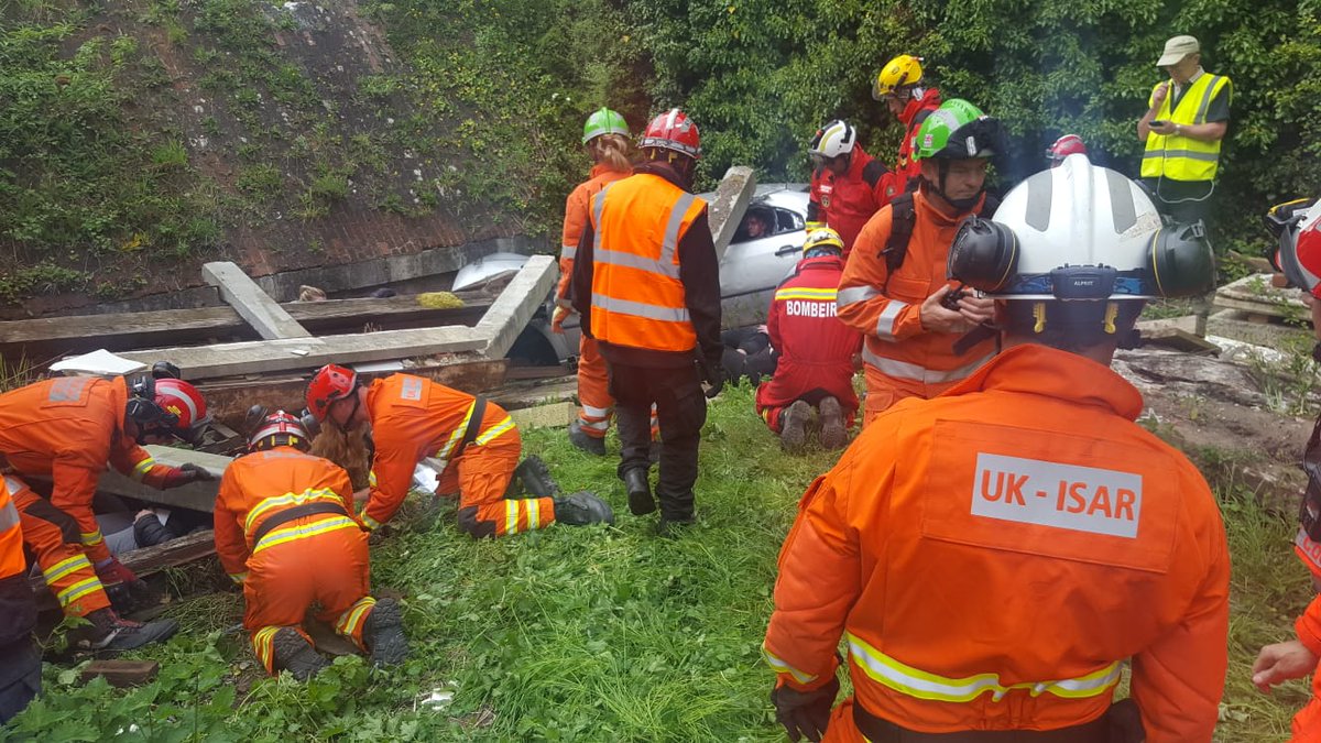 HantsIOW_USAR's tweet photo. Some of the rescue scenarios carried out so far #SimEx2018 #MockApoc plays out. Working through the last 36 hours and on for the next 36 at least. #notjustfires @UK_ISAR_TEAM @Hants_fire #oneteam #prepared #techsearch https://t.co/C2hJiQdzXq