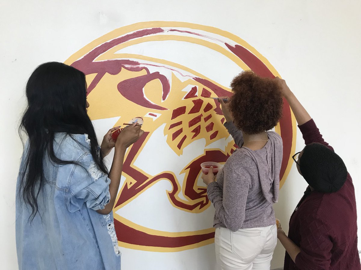 shaunadelong's tweet photo. MJJ All Day! Getting our mural on😁 #apsfinearts https://t.co/wlu8Shg65O