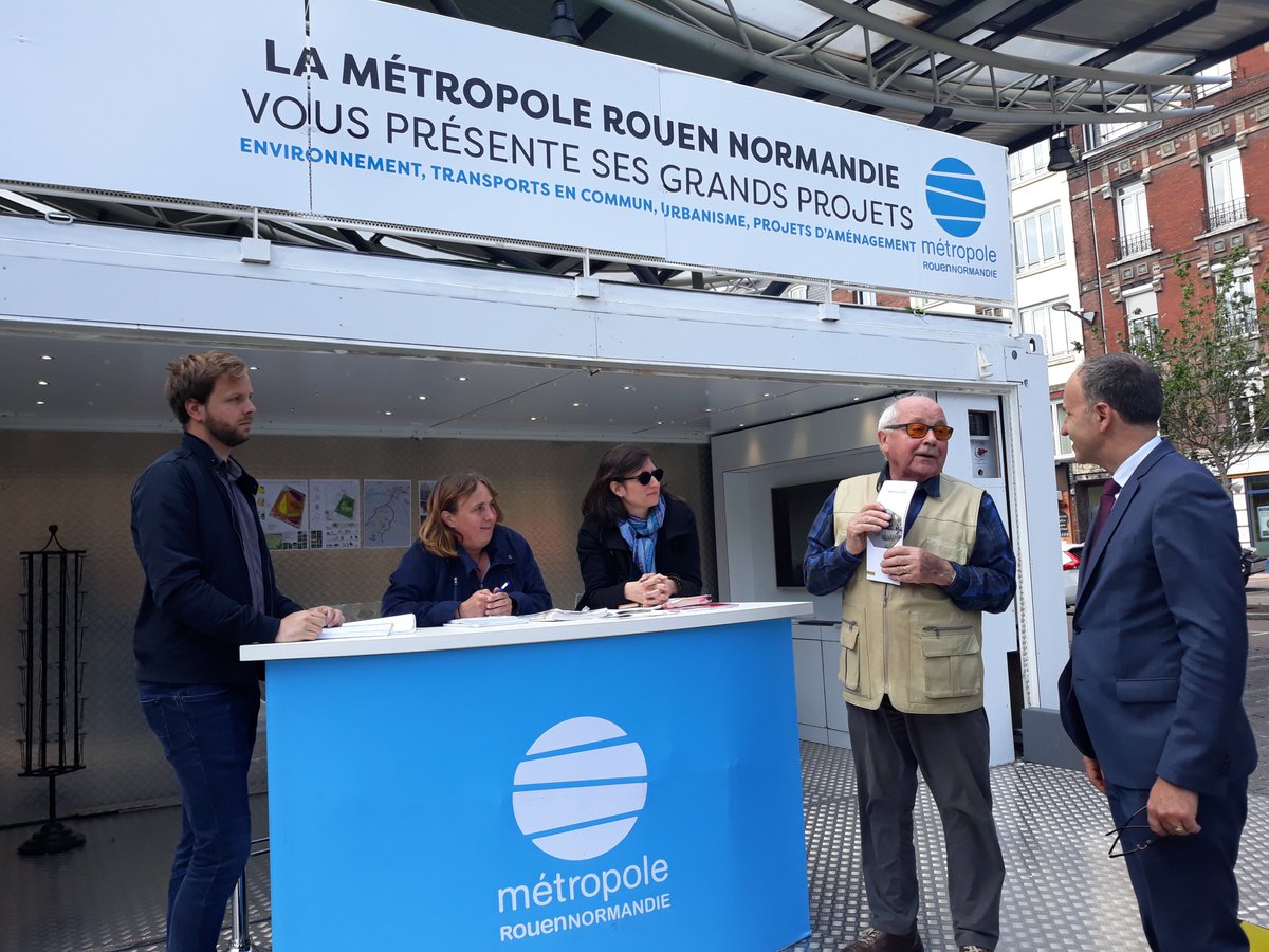 _F_Sanchez's tweet photo. 1ère étape du proxitour de la @MetropoleRouenN . A @Rouen, les services rencontrent les habitants pour échanger sur les grands projets : Gare rive gauche-Saint-Sever, T4, COP 21. Prochain rendez-vous à Duclair, le 29 mai de 8h à 12h30 autour du marché. https://t.co/Rei6hsezWK
