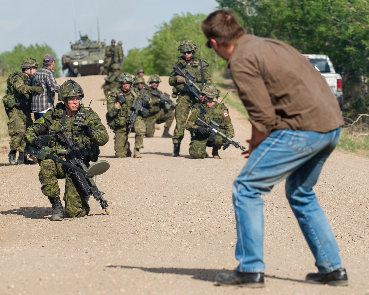 CanadianArmy's tweet photo. More photos from the field at Exercise #MapleResolve 2018! Soldiers took part in a mass casualty evacuation scenario; all injuries are simulated.
📸 Corporal Myki Poirier-Joyal https://t.co/zMBJ70bVfN