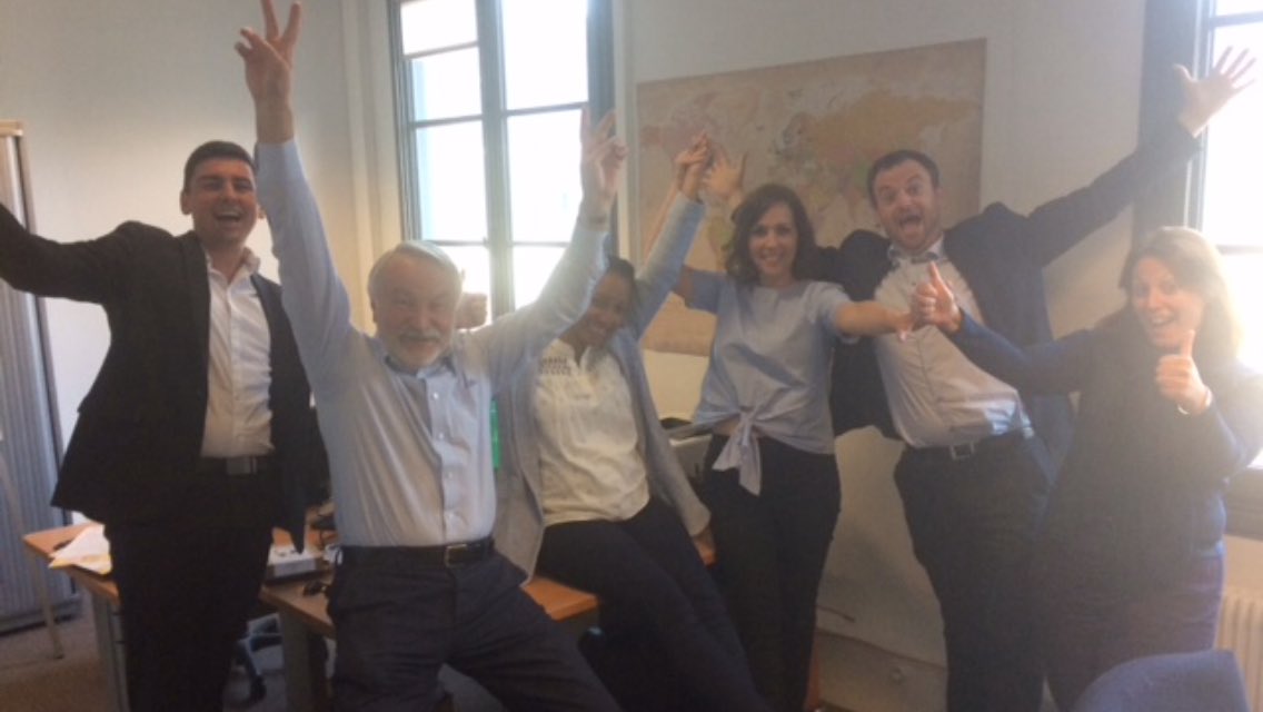 lehouer's tweet photo. Après Rennes hier, c’est aujourd’hui le lancement de l’Espace Non Résidents de #BNPParibas de Tours. Une énergie formidable de toute l’équipe pour accueillir et mettre au service des clients et prospects toute l’expertise de BNPParibas ! Merci à eux 🚀#DRO 🤗 https://t.co/xuggrQUfgj