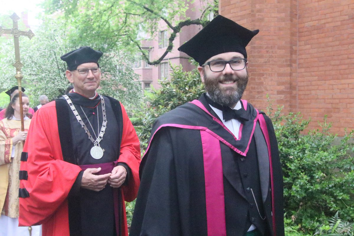 GeneralSeminary's tweet photo. #Commencement2018 #WelcomeHomeGeneral #Episcopal #GeneralSeminary #ChelseaSquare https://t.co/EpPyCdT1t7
