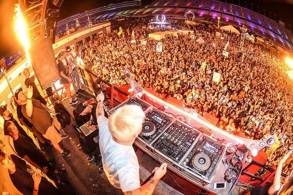 KalliopeStage's tweet photo. See you soon @EDC_LasVegas !!! Iโm back with more surprises and more ๐ฅ๐ฅ๐ฅ- come dance with me! ๐๐บ๐๐บ๐ธ: Mckay Jaffe
.
#wearethesunpeople #startwithlove #kalliopestage #walterproductions #plurvibesonly https://t.co/yH3b5goHsg