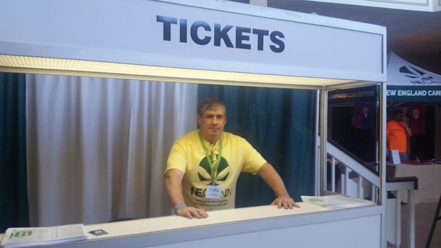 NE_CANN's tweet photo. 1,500 Attend New England Cannabis Convention’s Inaugural #Vermont Show via @ganjapreneur 🌲 #VTCANN18
https://t.co/VSfmoVr2ip
"It’s a billion-dollar business ...
Whose billion dollars is it gonna be?" 🤔
@Elifromthe802 H/T @MockShepid @HeadyVermont #vtpoli #BurlingtonVT https://t.co/SEju2UDHZ6